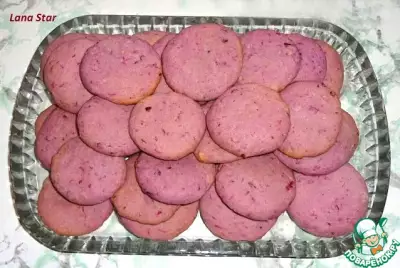 Розовое печенье