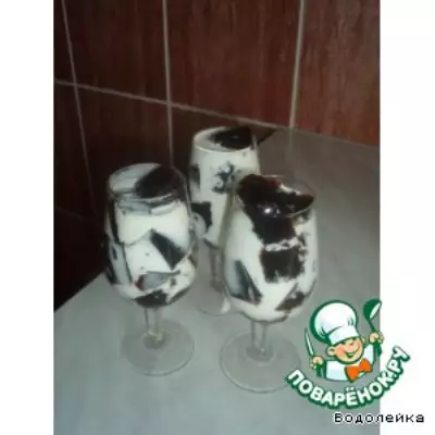 Кубики кофейного желе в молоке