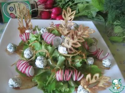 Салат с творожными шариками и овощами