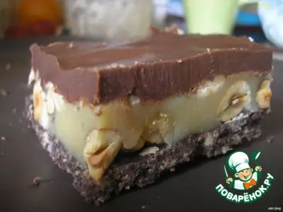 Шоколадно-карамельные пирожные с орехами