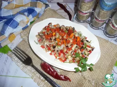 Салат с фасолью и чесноком