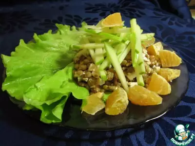 Легкий салат из чечевицы