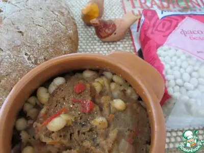 Хлебный суп с фасолью и помидорами