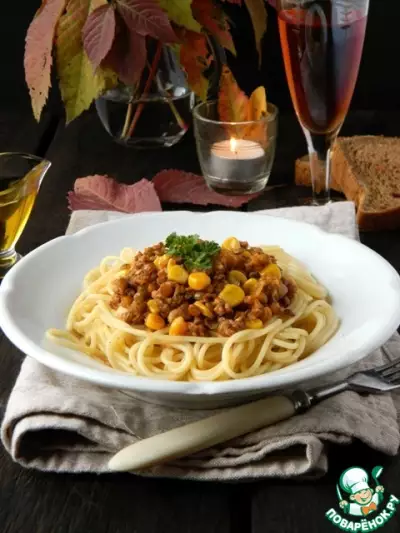 Спагетти с мясным чечевично кукурузным соусом