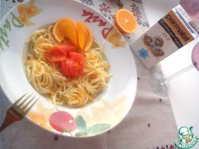 Спагетти со сливочным соусом с апельсином ванилью и малосольной форелью