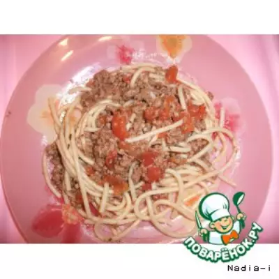 Спагетти под томатно-мясным соусом