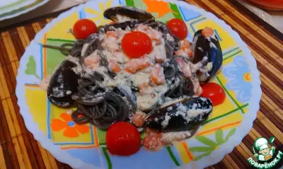 Паста Нери с морепродуктами в сливочном соусе