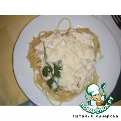 Спагетти с соусом под Карбонара с луком