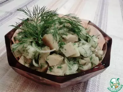 Весенний салат с груздями и картофелем