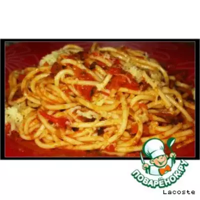 Спагетти с пряным овощным соусом и сыром
