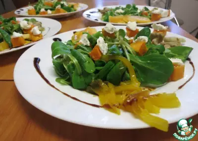 Салат с тыквой и запеченными овощами