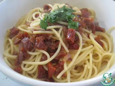 Пикантные спагетти с вялеными помидорами