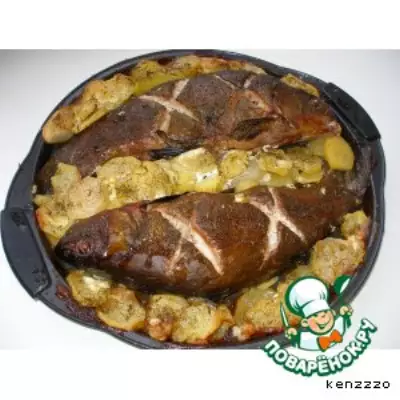 Линь, запеченный в духовке с картофелем