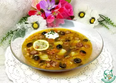 Суп-солянка с грибами и копченостями