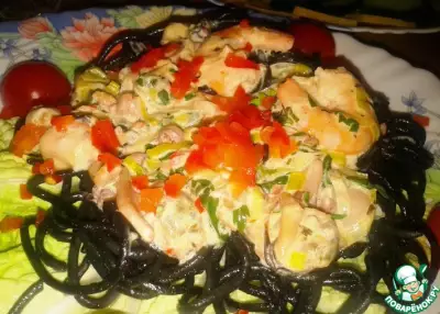 Паста Неро с морепродуктами под сливочным соусом
