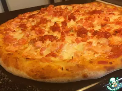 Пицца с лососем, креветками и сыром