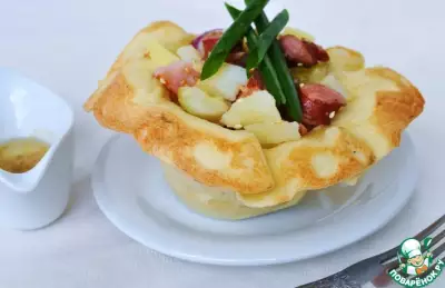 Теплый картофельный салат в тортилье