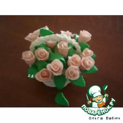 Корзинка с розами из мастики