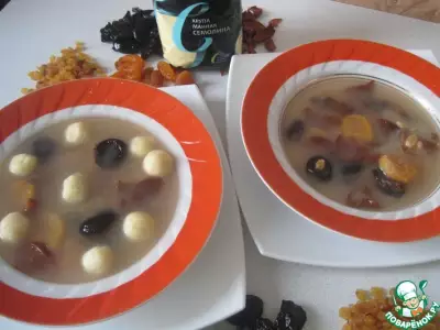 Сладкий суп с сухофруктами и ванильно творожными клецками