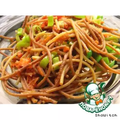 Жареные спагетти с овощами