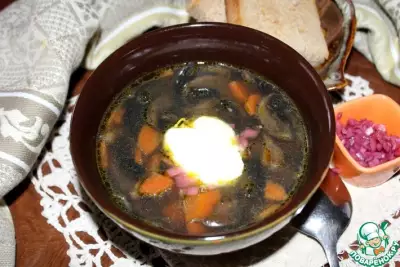 Суп с шампиньонами и маринованным луком