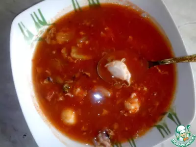 Томатный суп с морским коктейлем
