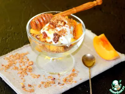 Гречневые мюсли с йогуртом и персиком