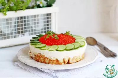 Блинный торт с авокадо и тунцом