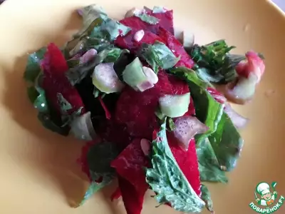 Освежающий салат с ревенем