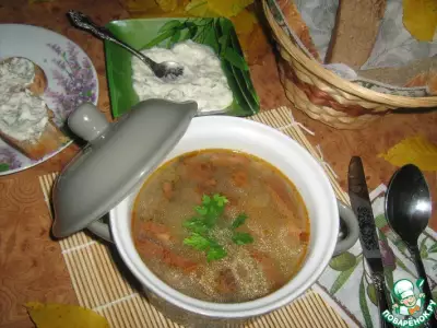 Грибной суп со свежеиспеченным хлебом