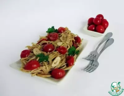 Чесночно-томатная паста в сковороде