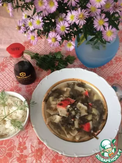Суп из морской капусты с крабовыми палочками