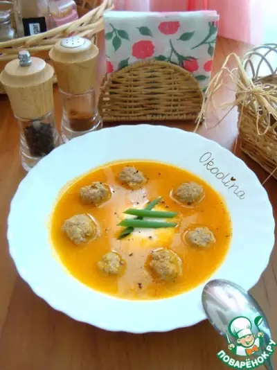 Суп-пюре томатный с фрикадельками и рикоттой