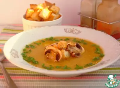 Суп-пюре с тыквой, фасолью и грибами