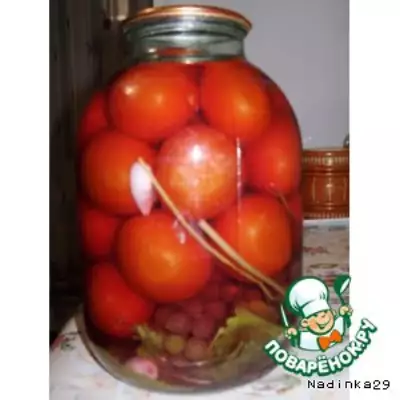 Маринованые помидоры с виноградом
