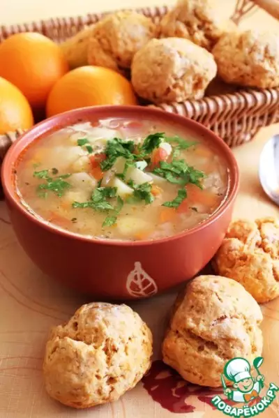 Пшенный суп с томатно-чесночными булочками