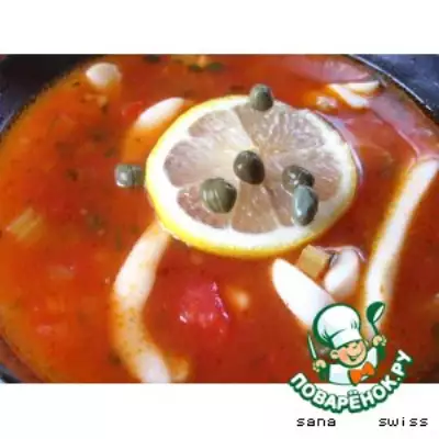 Томатный суп с кальмарами