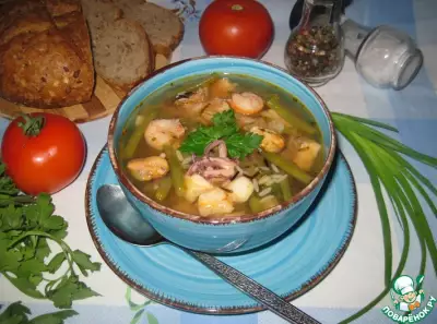 Томатный суп с рисом, фасолью и морепродуктами