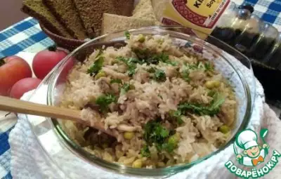 Запеченный рис с грибами и зеленым горошком