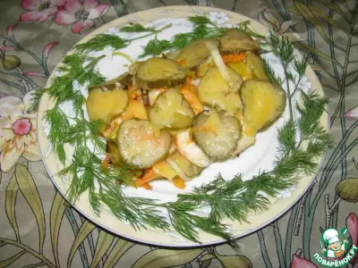 Морская щука мольва запеченная с овощами и соленым огурцом