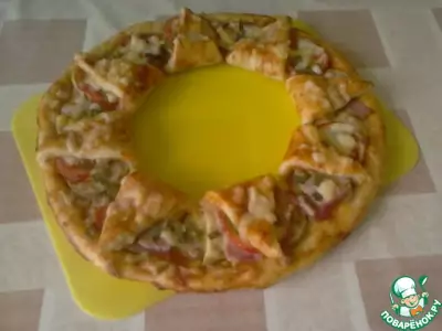Пицца "Корона" с кабачками и луковые кольца в кляре
