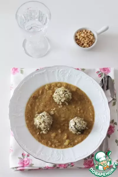 Овощной суп с рисовыми шариками песто