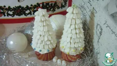 Кексы "Снежные ёлочки" с маршмеллоу