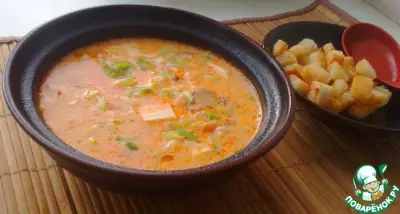 Томатный суп с тофу и шиитаке