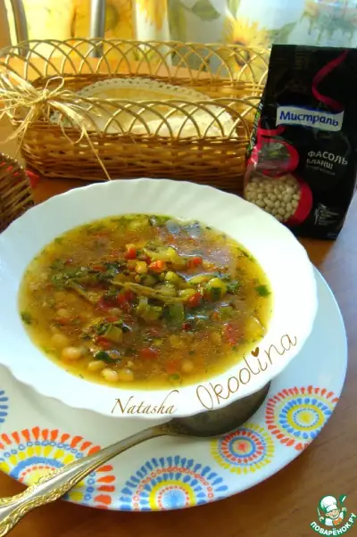 Густой острый суп с фасолью и овощами