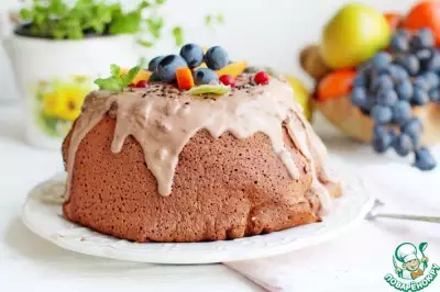 Шоколадный блинный торт с фруктами