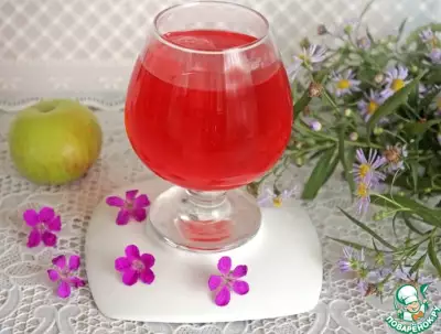 Напиток из яблок с базиликом и мятой