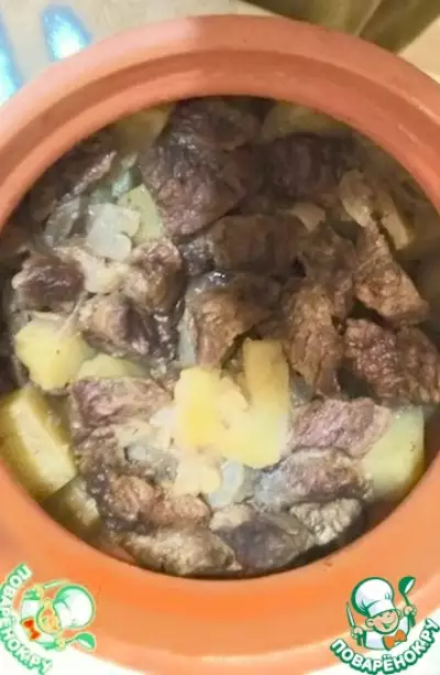 Картошка  с мясом в горшочках
