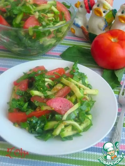 Салат с кабачком, щавелем и помидорами