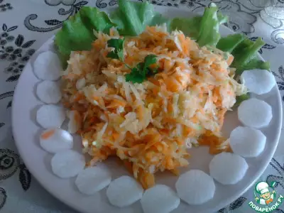 Легкий салат из дайкона, яблок и моркови